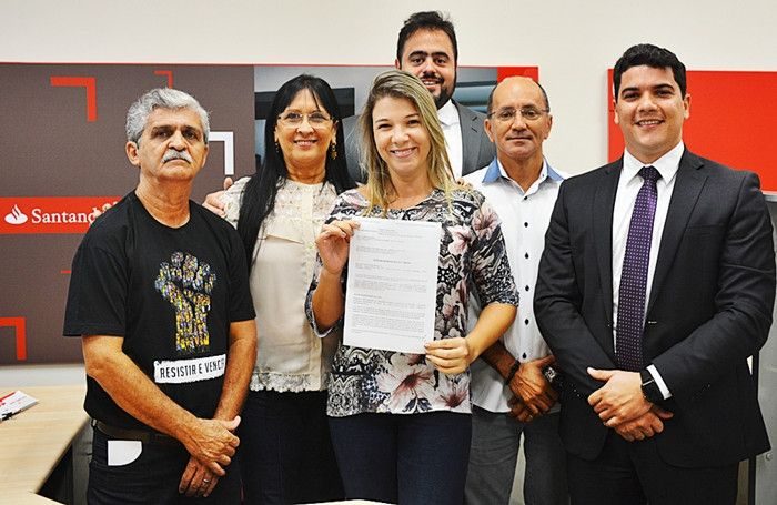 Justiça manda Santander reintegrar bancária demitida injustamente na Paraíba