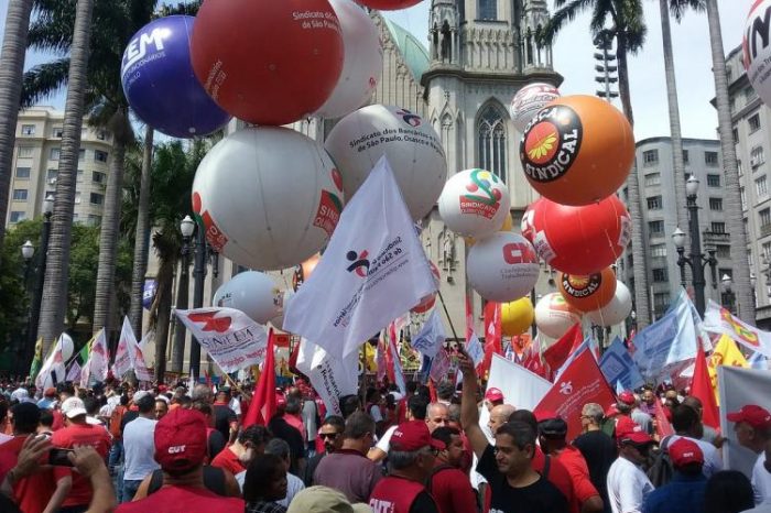 Assembleia na Praça da Sé reúne trabalhadores contra a reforma da Previdência