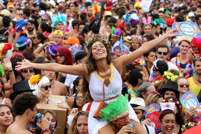 Blocos de carnaval invadem São Paulo