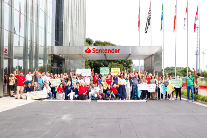 Em ato na Torre JK, banespianos e trabalhadores do Santander mandam recado à Ana Botín